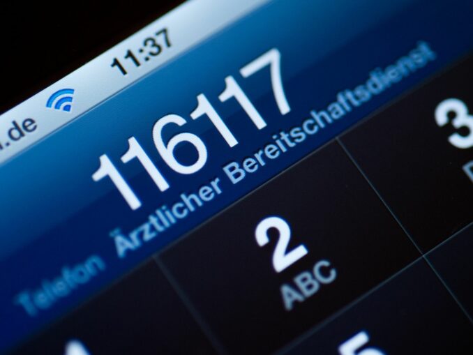 Die Zahl der Anrufe auf der Nummer 116117 ist stark gestiegen. (Symbolbild)