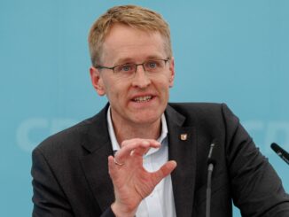 Schleswig-Holsteins Ministerpräsident Daniel Günther (CDU) ist für das Mindestalter 16 Jahre in sozialen Medien.
