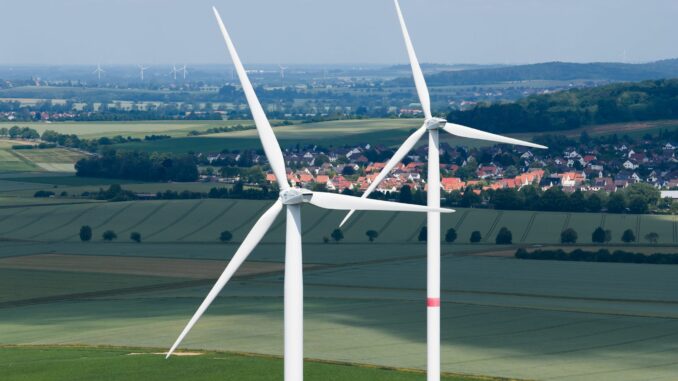 Windenergie Vertreter der Windenergiebranche bewerten die Geschäftsbedingungen schlechter als in der Vergangenheit. (Archivbild)