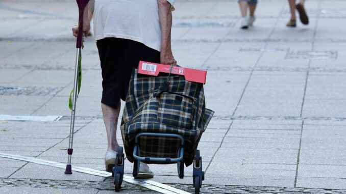 Altersarmut Knapp 24 Prozent der Beschäftigten erhält sogar weniger als 2.750 Euro brutto im Monat. (Symbolbild)