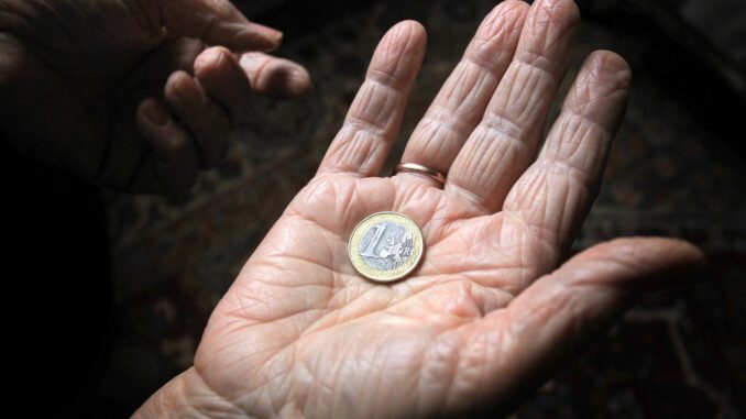 Altersarmut Knapp 110.000 Vollzeitbeschäftigte in Hamburg verdienen monatlich weniger als 2.750 Euro brutto und könnten damit als Rentner von Altersarmut bedroht sein. (Symbolbild)