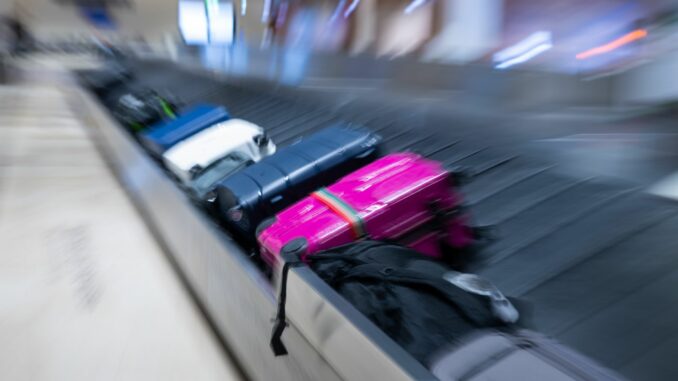 Flughafen Berlin Brandenburg BER Viele Menschen im Norden können sich keine Woche Urlaub leisten. (Symbolbild)