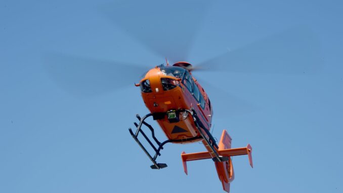 Ein Rettungshubschrauber brachte den 20-Jährigen in ein Krankenhaus. (Symbolbild)