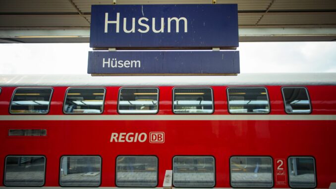 Neue Kapazitäten auf der Marschbahn Am Bahnhof Husum kam es in der Nacht zu Sonntag zu einer Explosion.