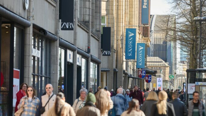 Laut einer Auswertung von Mobilfunkdaten hat sich die Zahl der Besucher der Hamburger Innenstadt erhöht. (Archivbild)