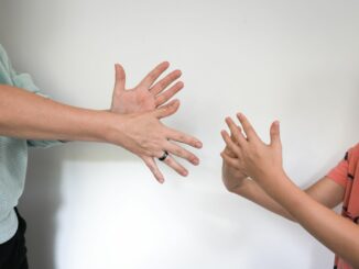 Hamburg entschuldigt sich für jahrzehntelanges Unrecht, das Gehörlose vor allem in Schulen erfahren mussten. (Symbolbild)