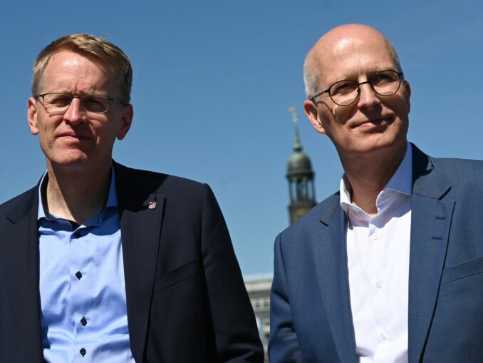 Ministerpräsident Daniel Günther (CDU) und das schleswig-holsteinische Kabinett empfangen ihre Amtskollegen aus Hamburg und den ersten Bürgermeister Peter Tschentscher (SPD) in Kiel. (Archivbild)