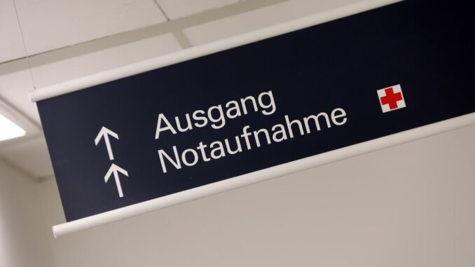 Notaufnahme im Krankenhaus Die AOK NordWest setzt sich für eine Entlastung der Notaufnahmen ein. (Symbolbild)
