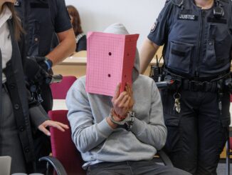 Der Prozess wird zeitweise unter Ausschluss der Öffentlichkeit geführt.