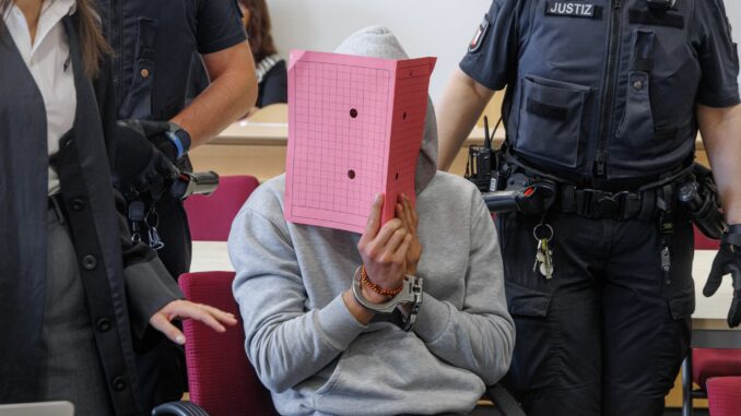 Auftakt Prozess wegen Mordes Der Prozess wird zeitweise unter Ausschluss der Öffentlichkeit geführt.
