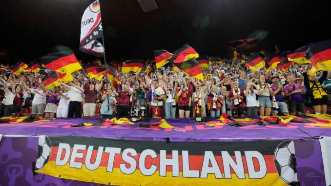 Schweden - Deutschland Gute Stimmung unter den Deutschland-Fans - aber nur vor dem Spiel.