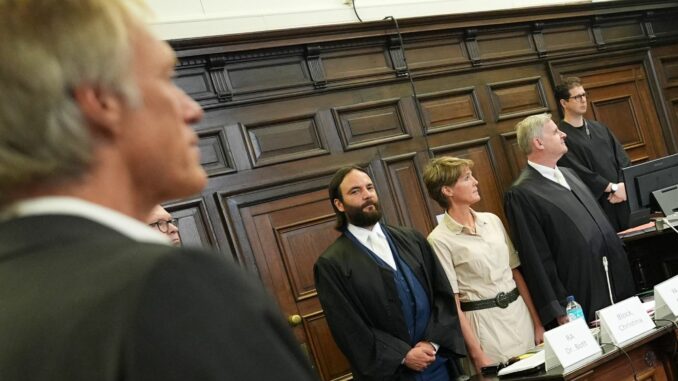 Fortsetzung Prozess wegen mutmaßlicher Kindesentführung Die Tochter Blocks kann zunächst nicht mehr als Nebenklägerin im Prozess gegen ihre Mutter auftreten (Archivbild).