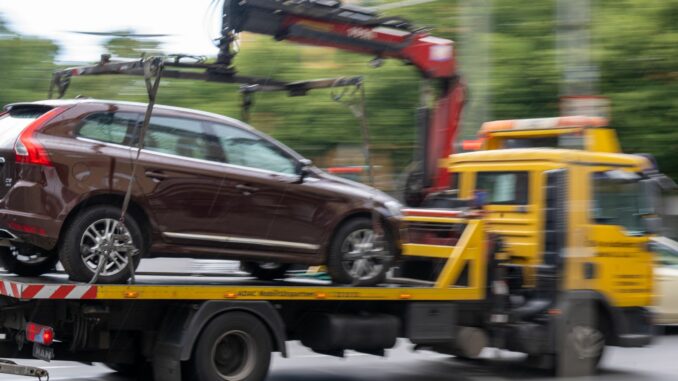 In Hamburg wurden in diesem Jahr mehr falsch geparkte Fahrzeuge abgeschleppt als im Vorjahr. (Symbolfoto)