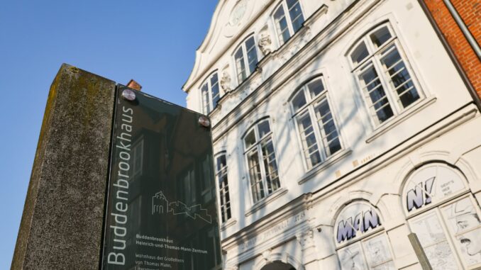 Lübeck - Buddenbrookhaus Das seit 2020 wegen Umbaus geschlossene Buddenbrookhaus wird voraussichtlich erst 2030 wieder öffnen. (Archivbild)