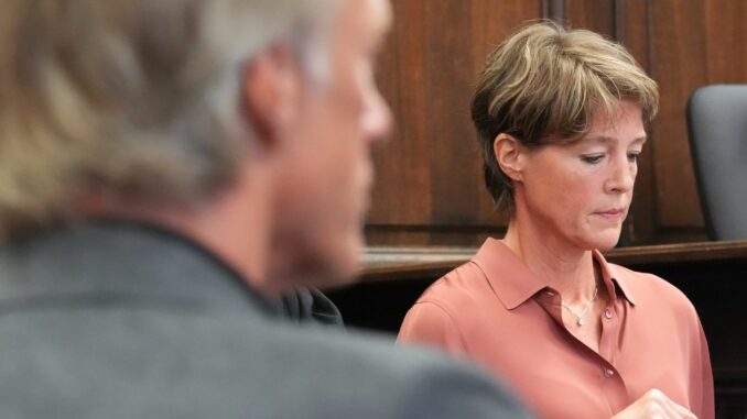 Christina Block verliest mehrere Stunden eine vorbereitete Erklärung.