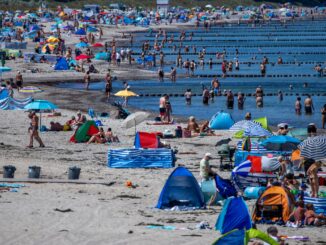 Während es viele Menschen aus Hamburg in den Sommerferien ans Meer zieht, kann sich gut jeder Fünfte einen einwöchigen Urlaub nicht leisten (Symbolbild).
