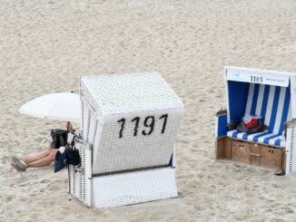 Angesichts schweißtreibender Temperaturen suchen viele Menschen Abkühlung auf Sylt.