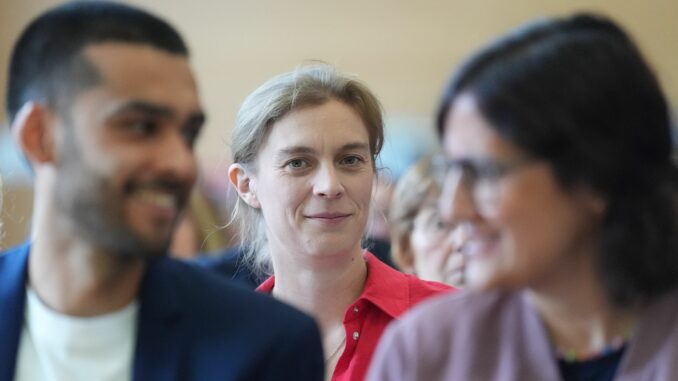 Selina Storm löst Maryam Blumenthal als Co-Vorsitzende der Hamburger Grünen an der Seite von Leon Alam ab. 