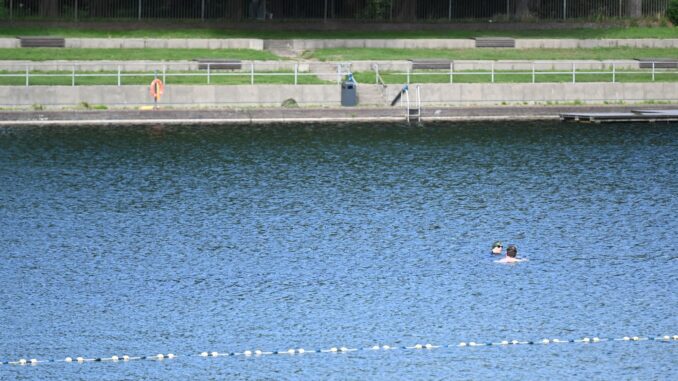 Freibäder in Hamburg ohne Besucher Gerade einmal fünf Tage lang gab es in diesem Jahr bislang bestes Freibadwetter.