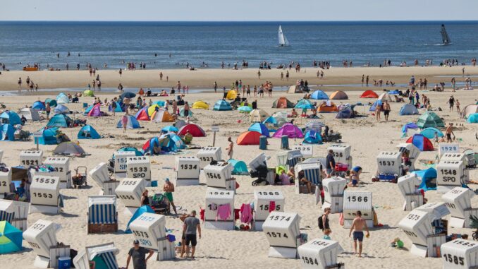 Sankt Peter-Ording Weniger Gäste und Übernachtungen verzeichnete Schleswig-Holstein im Mai. (Archivbild)