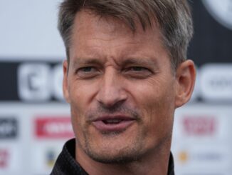 Auch im zweiten Bundesliga-Jahr Cheftrainer des FC St. Pauli: Alexander Blessin.
