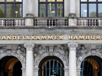 Die Hamburger Handelskammer befragt Unternehmen nach dem Geschäftsklima. (Archivbild)