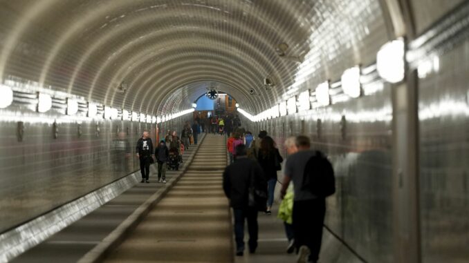 Die Bauarbeiten sind beendet, der Alte Elbtunnel ist wieder geöffnet. 