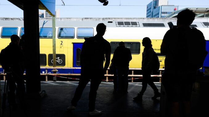 Von Juni 2026 an teilen sich Metronom und DB Regio den Betrieb im Hansenetz. (Archivbild)