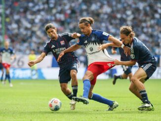 Erstmals im Trikot des HSV: Yussuf Poulsen (M)