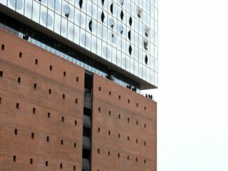 Seit ihrer Eröffnung vor acht Jahren ist die Elbphilharmonie ein Publikumsmagnet. (Archivbild)