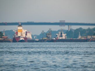 Auf der Holtenauer Hochbrücke über den Nord-Ostsee-Kanal in Kiel sind vier Fahrzeuge zusammengestoßen. (Archivbild)