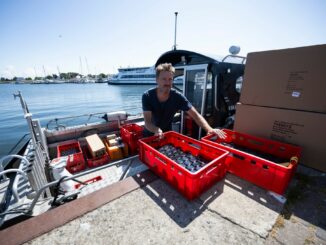 Um seine Restaurants und Läden auf Hiddensee und Rügen am Laufen zu halten, setzt Mathias Schilling zum großen Teil auf ausländische Arbeitskräfte - diese seien inzwischen die wahren Urlaubsmacher.