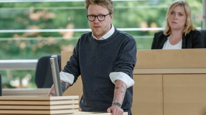 Grünen-Fraktionschef Lasse Petersdotter setzt weiter auf den Standort Heide. (Archivbild)