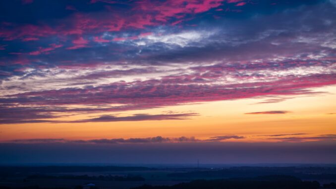 Morgenstimmung in Norddeutschland In Norddeutschland bleibt es am Donnerstag mäßig warm bei einem Mix aus Sonne und Wolken.