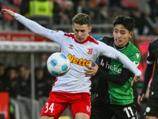 Anssi Suhonen (l) war zuletzt vom HSV an den SSV Jahn Regensburg verliehen.