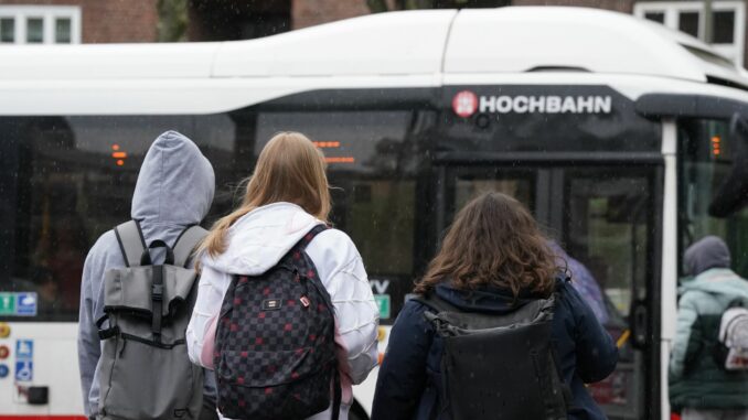 Kostenloses Schülerticket Mehr als 90 Prozent der Hamburger Schülerinnen und Schüler nutzen das kostenlose Deutschlandticket. (Archivbild)