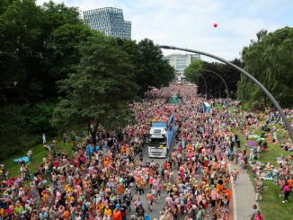 Der Schlagermove zieht jährlich Hunderttausende Schlagerfans in die Hansestadt.