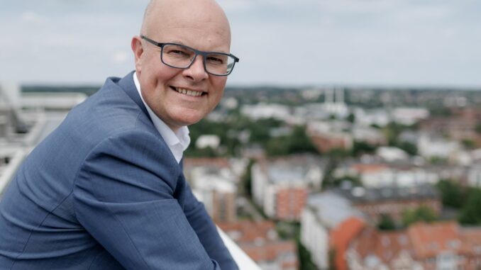 Schleswig-Holsteins Umweltminister Tobias Goldschmidt Stromkunden und Unternehmen brauchen laut Tobias Goldschmidt dringend die Entlastung bei den Strompreisen. (Archivbild)
