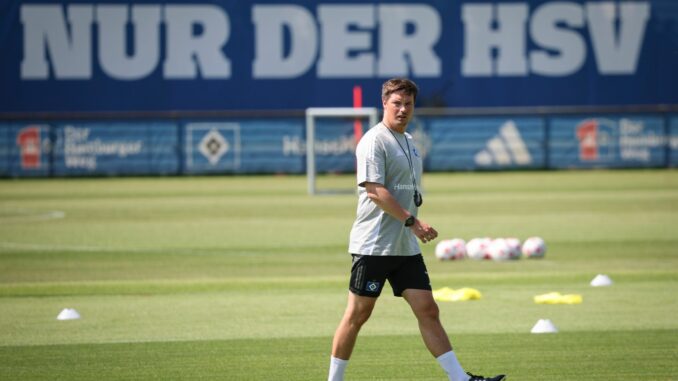 Training des Hamburger SV Im Training: HSV-Coach Merlin Polzin.
