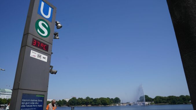 Hitze in Deutschland – Hamburg Wer nicht raus muss, sollte einfach drinbleiben. Bis zu 37 Grad hat der DWD auch für Hamburg angekündigt. (Archivbild)