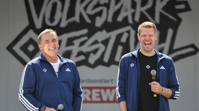 Wollen noch zwei Spieler holen: HSV-Sportvorstand Stefan Kuntz (l) und Finanzvorstand Eric Huwer 