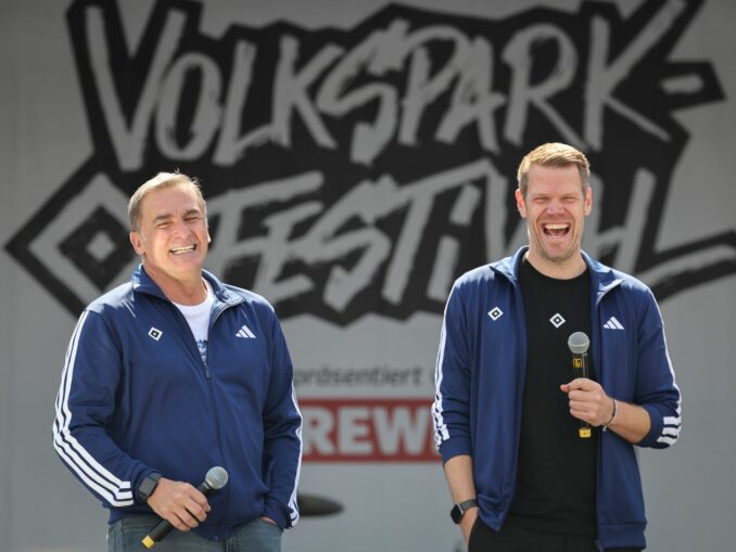 Wollen noch zwei Spieler holen: HSV-Sportvorstand Stefan Kuntz (l) und Finanzvorstand Eric Huwer