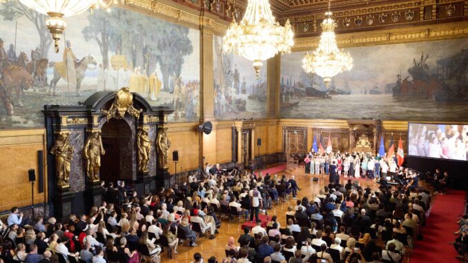 Hamburg lädt seine neuen Bürger zu einer Feierstunde in das Rathaus.