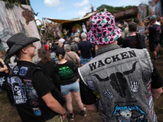 Knapp die Hälfte der erwarteten 85.000 Besucher ist bereits in Wacken.