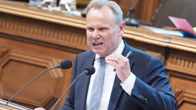 Die angezeigte Gewaltkriminalität ist nach Angaben von Hamburgs Innensenator Andy Grote (SPD) im ersten Halbjahr um 6,9 Prozent gesunken. (Archivbild)