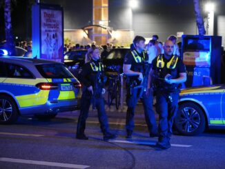 Ein 18-Jähriger wurde in der Nacht zu Sonntag im Stadtteil Bramfeld durch Schüsse verletzt.