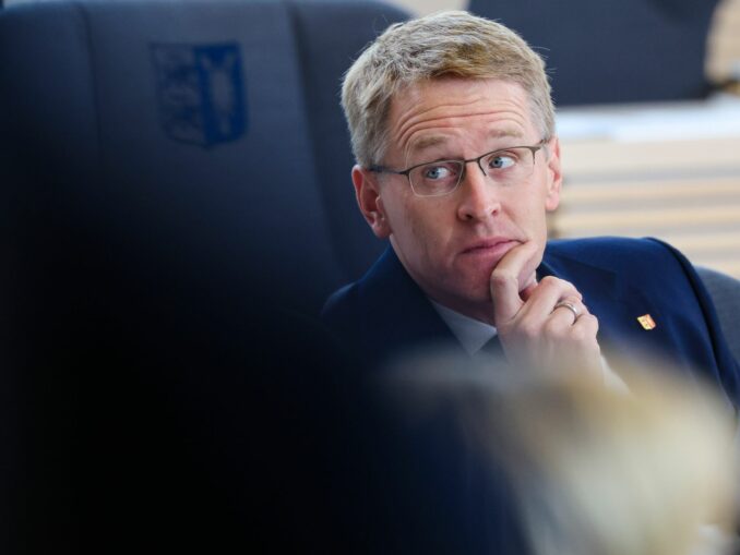 Irritiert von den Koalitionsbeschlüssen: Regierungschef Günther.