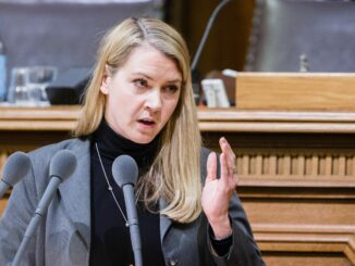Kulturstaatsrätin Jana Schiedek wird den Kindertheaterpreis übergeben. (Archivbild)