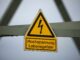 Techniker arbeiten sukzessive die Straßen des Innenstadtbereichs in Schleswig ab, um den Strom wiederherzustellen. (Symbolbild)