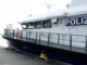 Bei einem Unfall im Hamburger Hafen werden zwei Menschen leicht verletzt (Illustration).